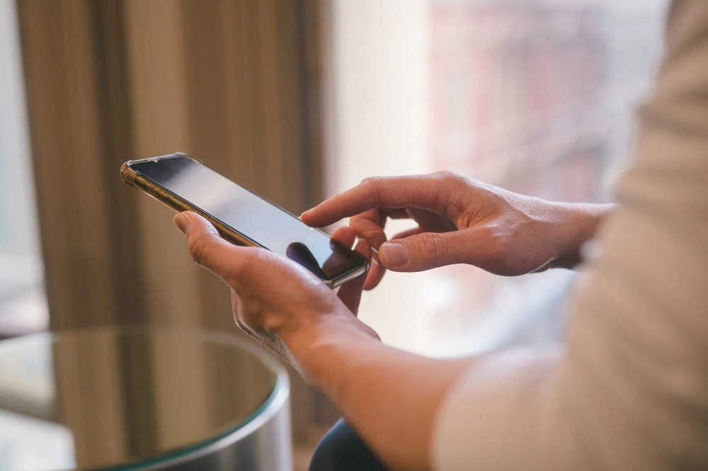 Иногда ошибки вызывают установленные приложения: они могут мешать нормальному запуску системы или перегружать ресурсы еще до загрузки