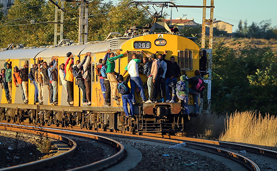 Пассажирский поезд в пригороде Йоханнесбурга

Архивное фото
