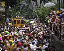 Высоковольтный провод упал на участников карнавала в Бразилии