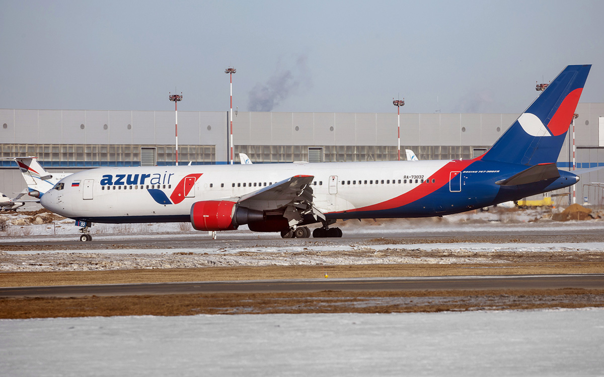 Самолёт &laquo;Boeing-767&raquo; авиакомпании &laquo;Azur Air&raquo; с новым регистрационным номером RA-73032, ранее летавший с бермудской регистрацией VQ-BSY, в аэропорту Внуково