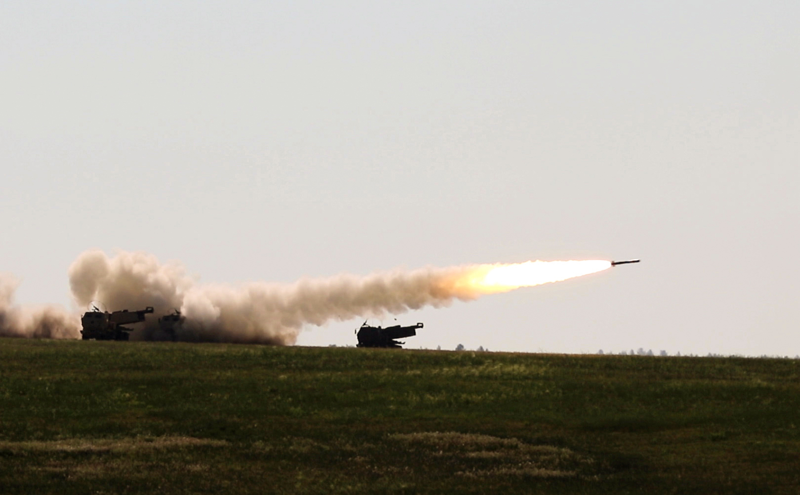 Запуск ракет HIMARS во время тренировки армии США
