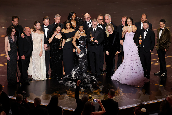 «Битва за битвой» получил главный приз &mdash; награду в категории «Лучший фильм», а также забрал ещё пять статэуток: награды за лучшую режиссуру (Пол Томас Андерсон), лучшую мужскую роль второго плана (Шон Пенн), лучший адаптированный сценарий (Пол Томас Андерсон), лучший монтаж (Энди Юргенсен) и лучший кастинг (Кассандра Кулукундис).