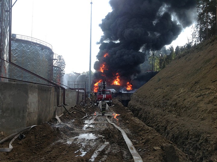 Под Ангарском удалось потушить полыхающую нефтебазу: 7 пострадавших