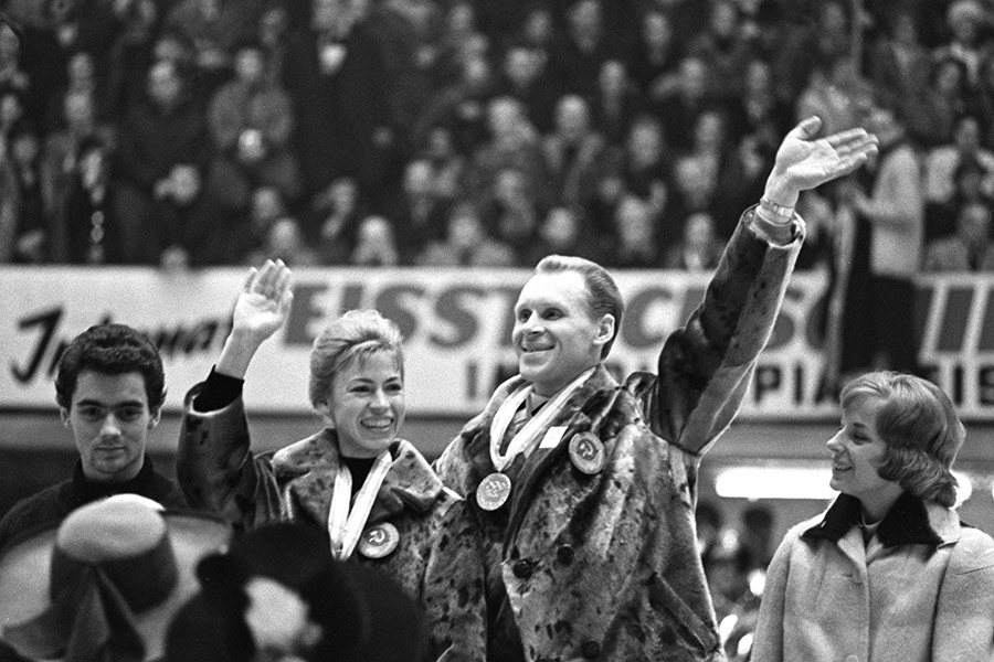 В 1958 году Белоусова и Протопопов впервые выступили на международном турнире &mdash; чемпионате Европы. В 1960 году они в первый раз поехали на Олимпиаду, но первый успех пришел к ним в 1962 году &mdash; они выиграли чемпионат СССР и заняли 2-е места на чемпионате Европы и чемпионате мира. Чемпионат Европы 1964 года также принес им серебро, а Олимпиада 1964 года &mdash; золото.
