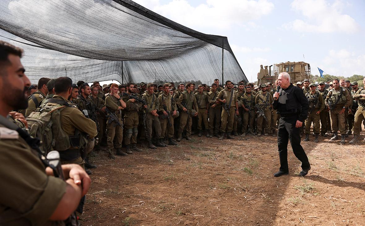 Йоав Галлант на встрече с солдатами, недалеко от границы Израиля с сектором Газа
