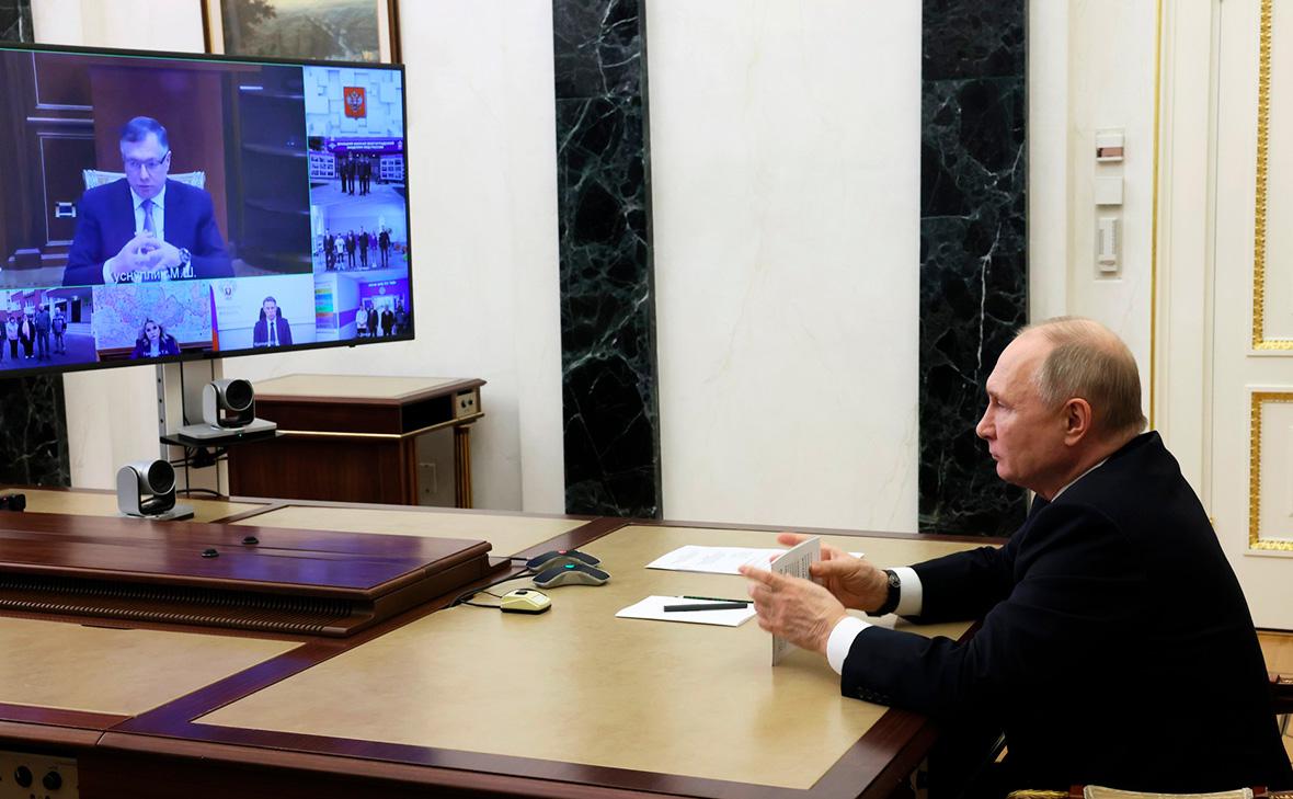 Владимир Путин во время открытия&nbsp;социальных и жилых объектов в новых регионах России