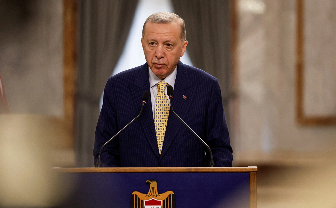 Thaier Al-Sudani / File Photo / Reuters