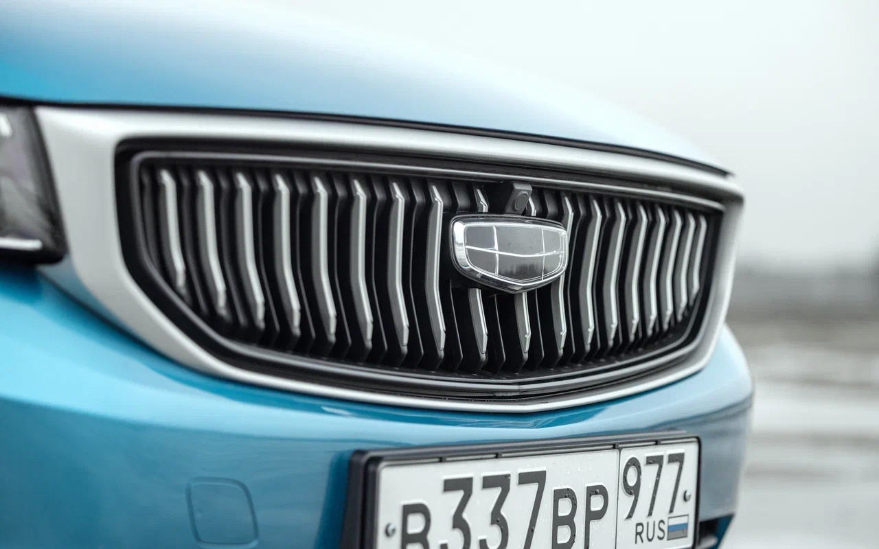 Хищная радиаторная решетка Geely Emgrand &mdash; явная отсылка к моделям Volvo