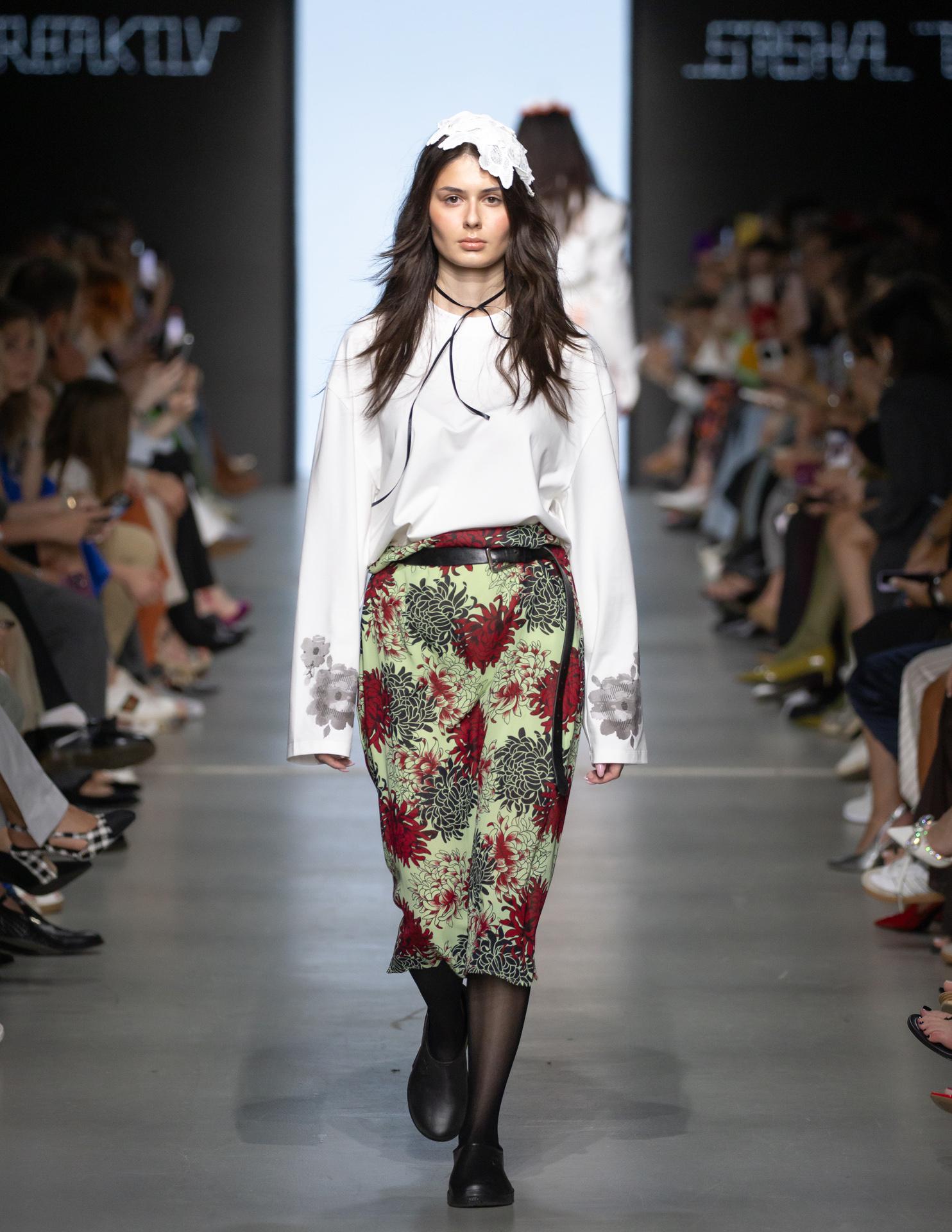 Показ коллекции «Цветут сады в душе» в рамках пятой Московской недели моды