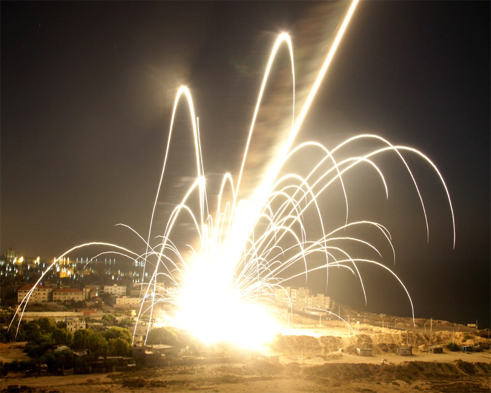 Во время ночной бомбардировки палестинских территорий Сектора Газа