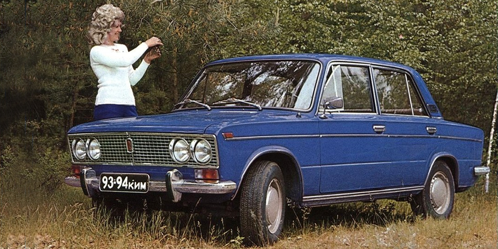 В 1972 г. в Тольятти началось производство модели ВАЗ-2103 &ndash; &laquo;люксового&raquo; варианта &laquo;копейки&raquo;, максимально унифицированного с базовыми седаном. Внешне он отличался иной облицовкой радиатора, хромированными молдингами, сдвоенными фарами и более вытянутыми крыльями. Полуторалитровый мотор развивал 71 л.с. и разгонял автомобиль до 100 км/ч за 19 секунд. В 1976 г. Porsche предложила вариант рестайлинга &laquo;трешки&raquo; с переработанной передней панелью, измененной решеткой радиатора и без старомодного хрома.