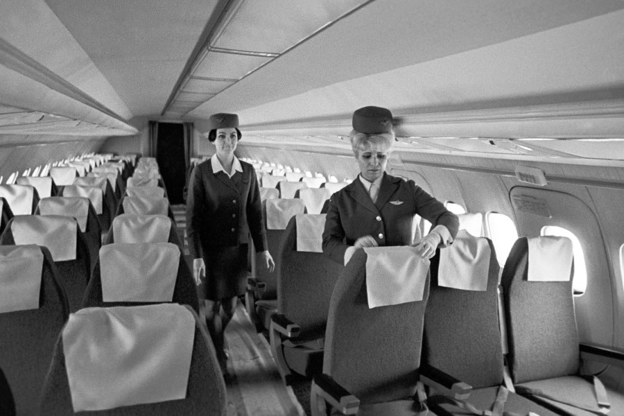 Регулярные пассажирские перевозки этим самолетом осуществлялись с начала 1970-х годов.

Вместимость самолета&nbsp;&mdash; от 164 до 175 человек