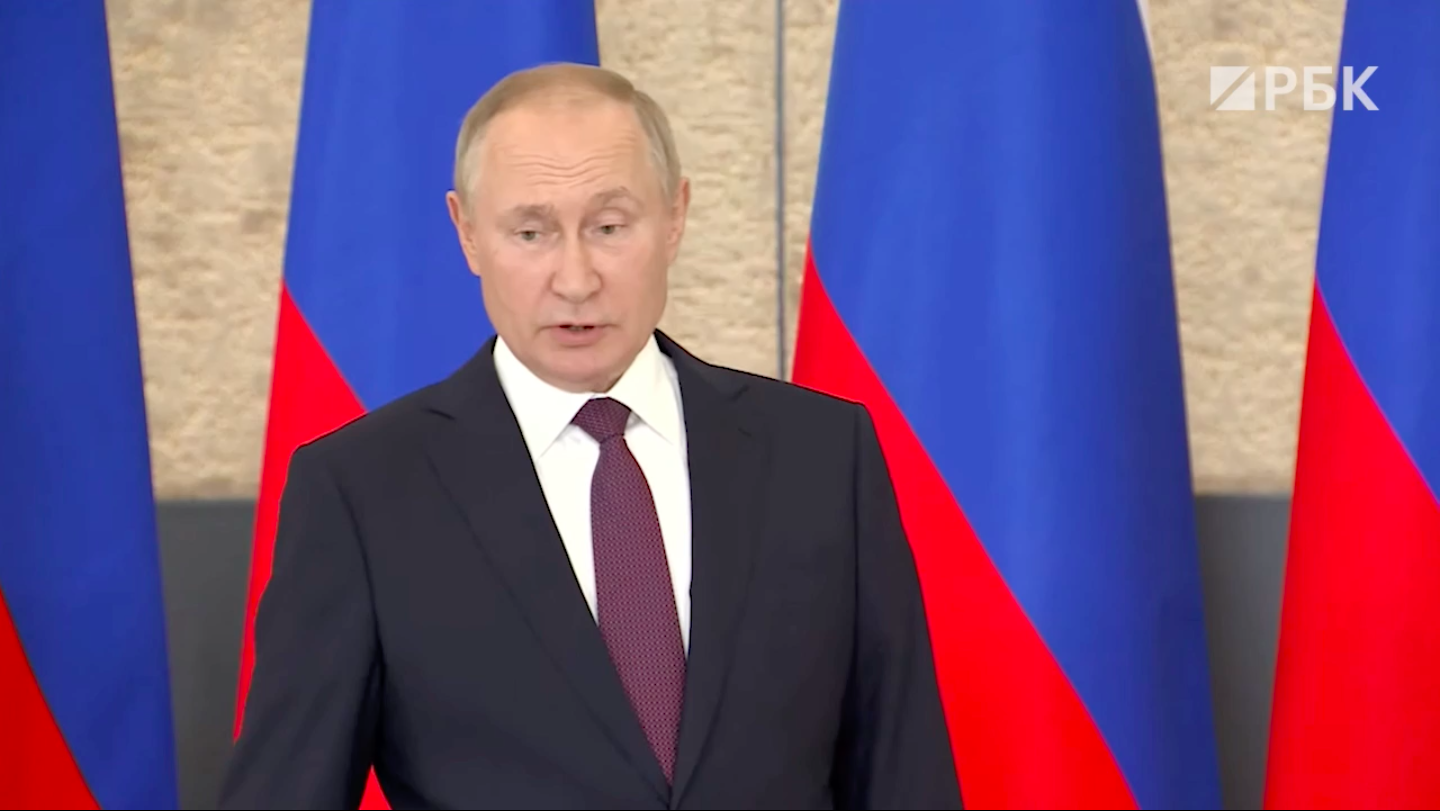 Путин заявил, что Россия до поры до времени отвечает Украине сдержанно