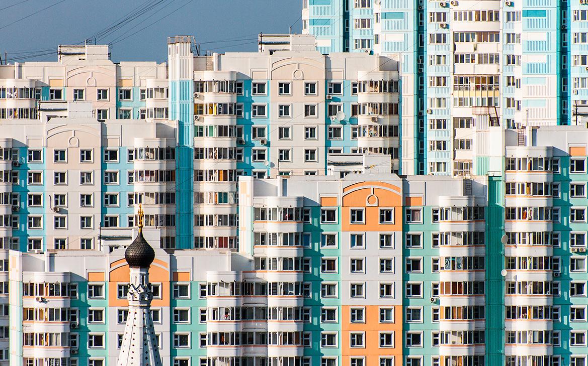 В Сбербанке связали падение цен на жилье с уехавшими россиянами