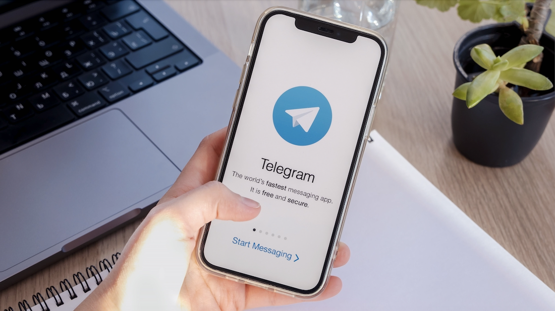 Кружок в Telegram — это видеозапись в круглом фрейме (то есть рамке) длительностью до одной минуты, которую можно отправить в чате или канале мессенджера