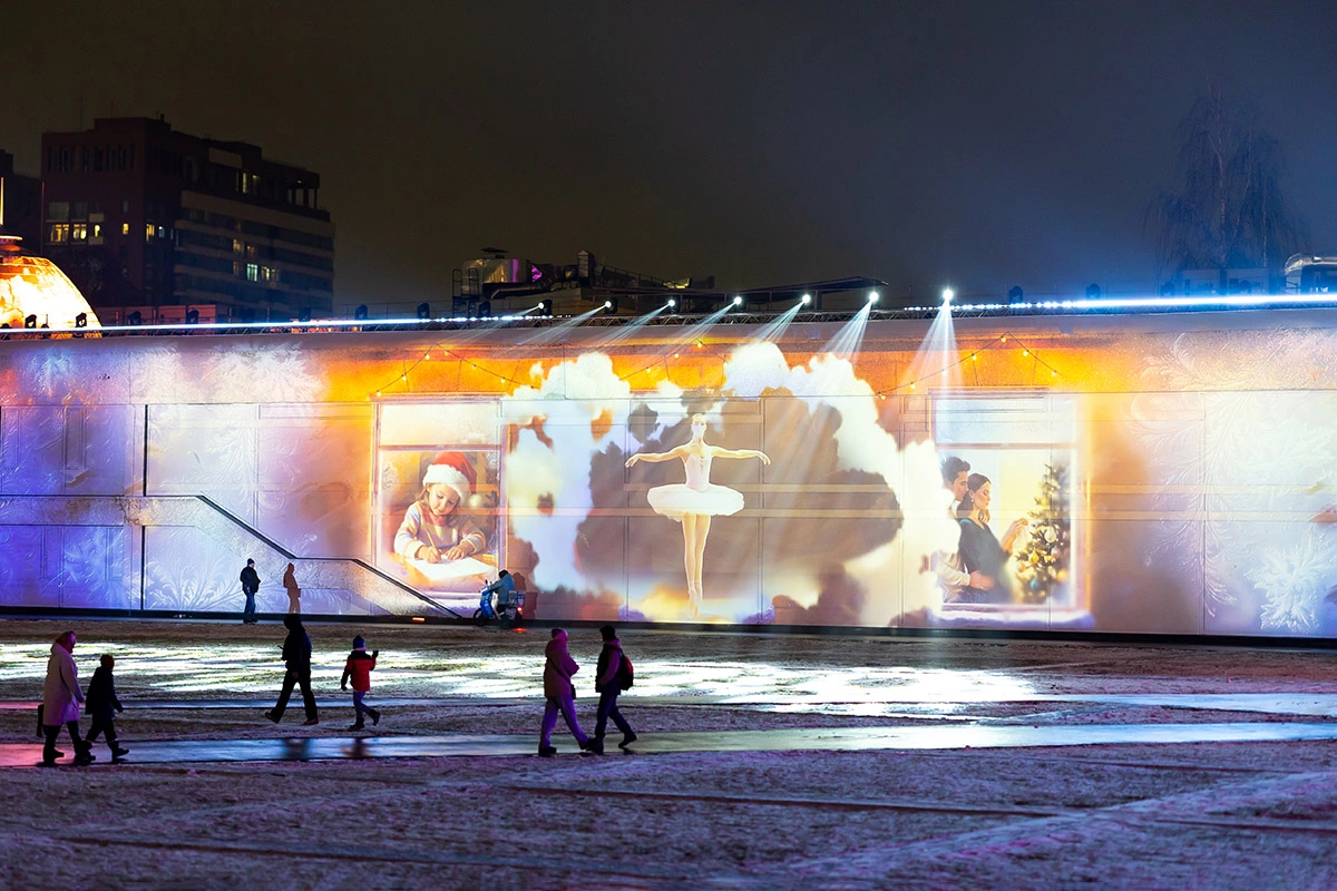 Нет года без огня: столица встречает праздник необычным световым шоу