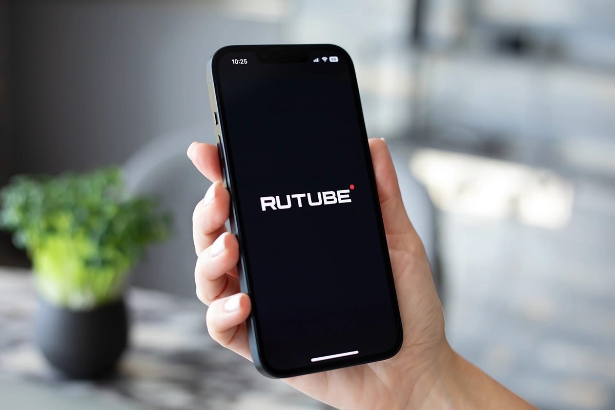 На загрузку файла может повлиять включенный VPN и отсутствие места в памяти устройства