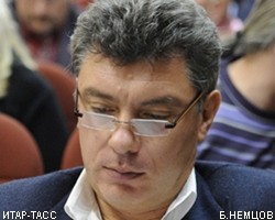 В Петербурге во время квартирного рейда задержали Б.Немцова