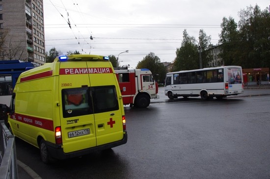 При столкновении автобусов в Петербурге пострадали 12 человек