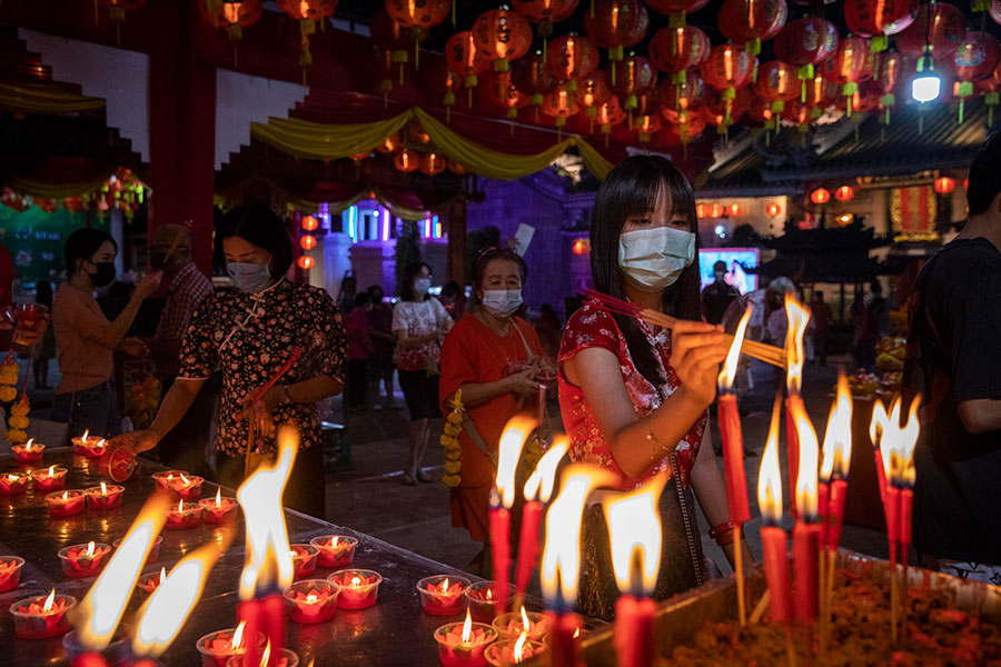 Бангкок, Таиланд.

Администрация города отменила традиционное празднование Нового года, в стране на фоне пандемии значительно меньше туристов, чем обычно