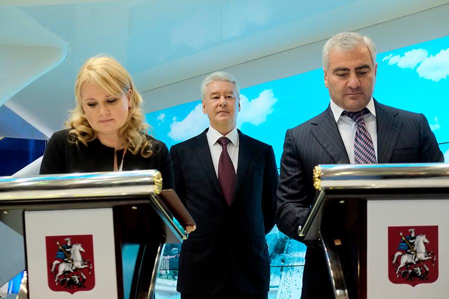 Наталья Сергунина, Сергей Собянин, Самвел Карапетян на подписании соглашения о реализации инновационной политики с ГК «Ташир», Москва, 2015 год