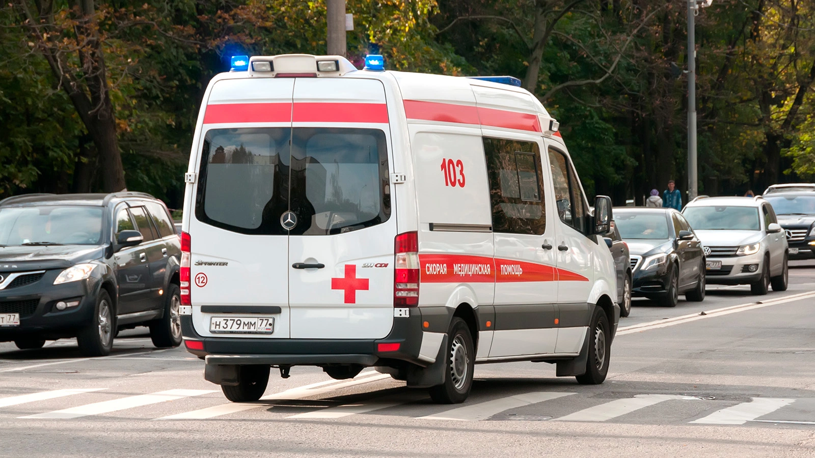 В Москве спасли попавшую под поезд женщину