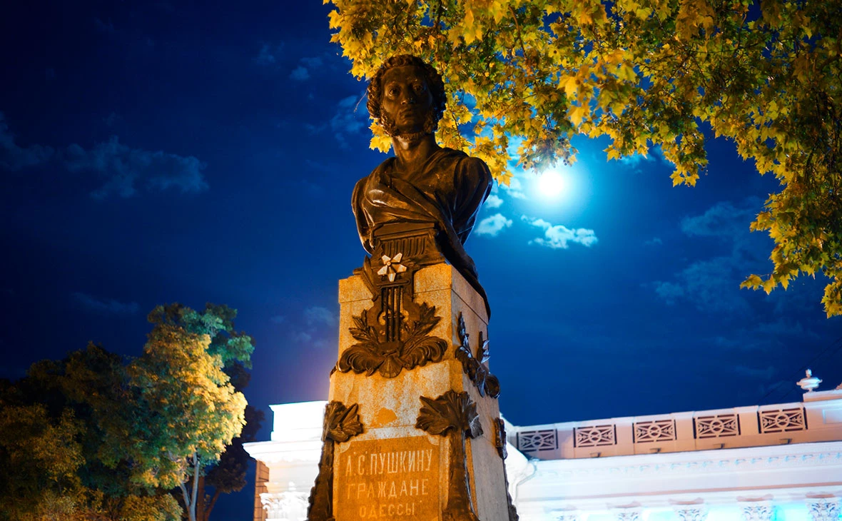 LighthunterWS / Shutterstock