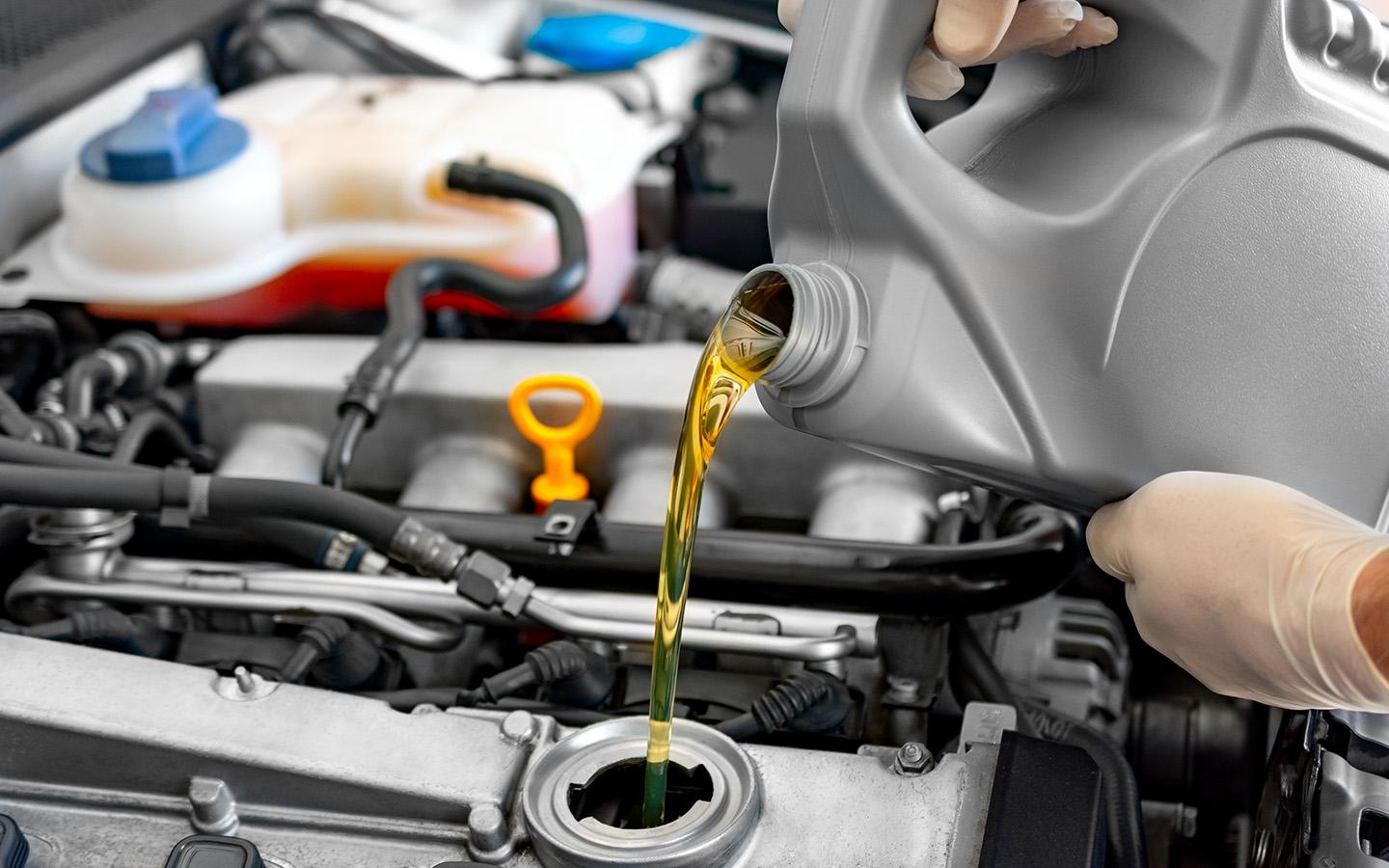 Как обманывают на СТО при замене масла. Эксперты рассказали о новой схеме