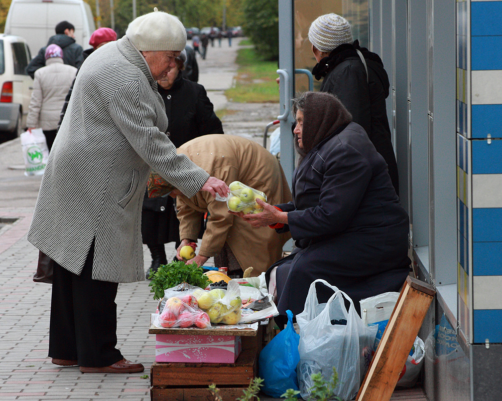 "Бабушки в законе": Власти хотят легализовать торговлю на улицах Казани