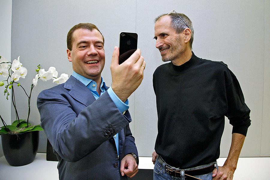 Дмитрий Медведев и Стив&nbsp;Джобс, 2010 год