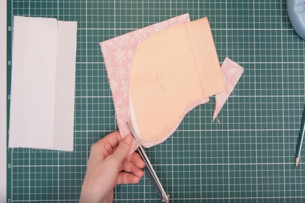 Как сделать новогоднюю гирлянду из лоскутков ткани