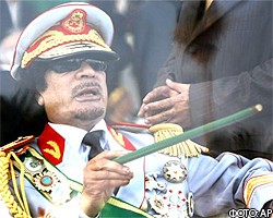М.Каддафи начал раздавать населению оружие