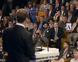 Д.Медведев: Политикой занимаются не для того, чтобы согреться