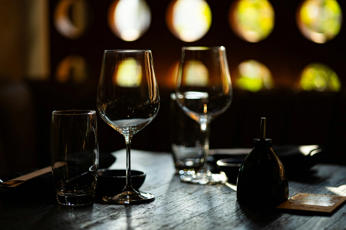 Министерство промышленности и торговли ожидает, что законопроект, предусматривающий обязательную долю российского вина в ассортименте заведений общепита и торговых точек, будет принят уже в этом году