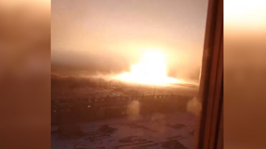 Омский губернатор сообщил об утечке газа из газопровода и пожаре