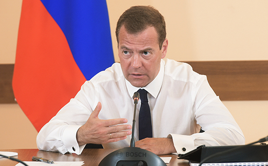 Премьер-министр РФ Дмитрий Медведев в&nbsp;Севастополе на&nbsp;совещании о&nbsp;текущем состоянии и&nbsp;перспективах развития дорожного хозяйства в&nbsp;Крымском федеральном округе, 25 июля 2016 года
