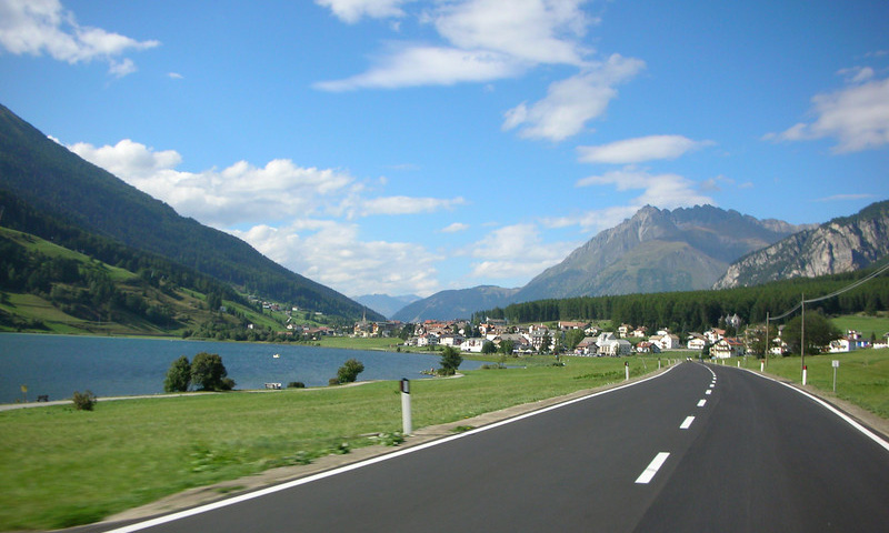 С дорог Швейцарии исчезнут все спорткары