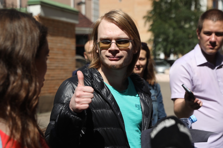 Дмитрий Богатов после одного из заседаний суда