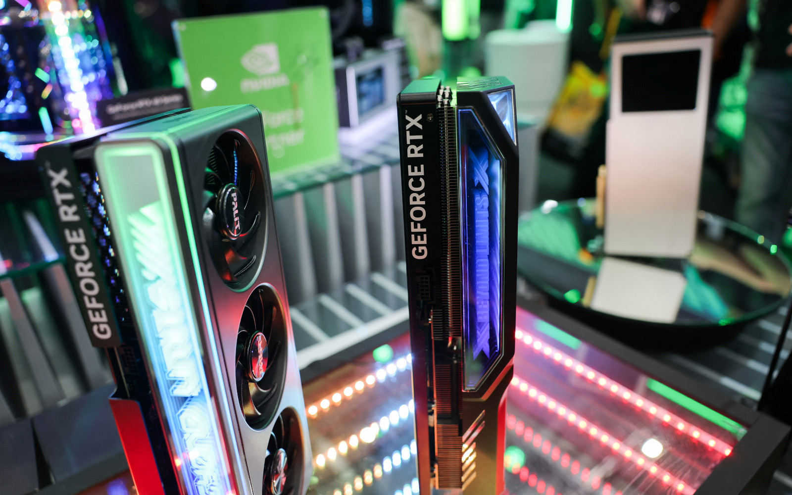 Видеокарты серии NVIDIA GeForce на выставке Computex 2024 в Тайбэе, Китай