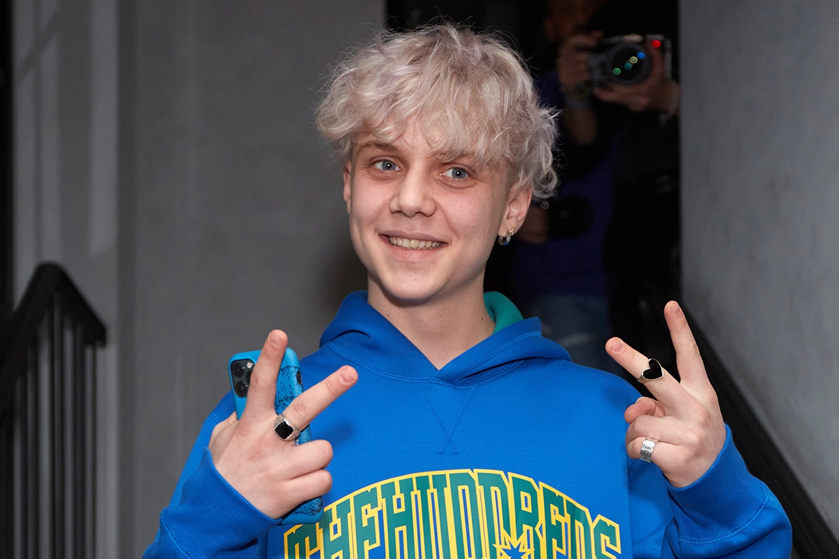 Певец Ваня Дмитриенко на церемонии вручения премии «Прорыв Года 2021»