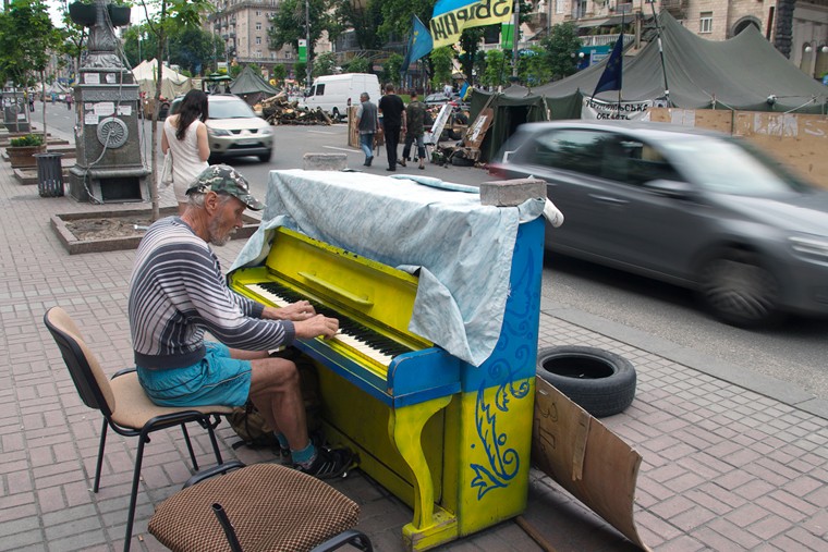 Уличное фортепиано на Крещатике. 