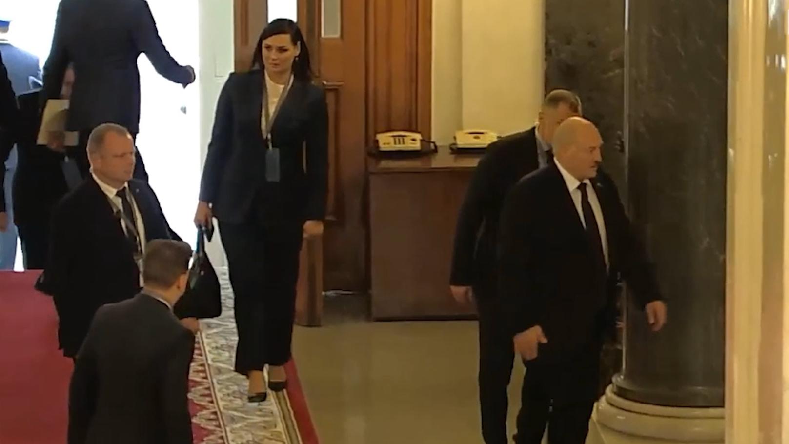Как лидеры четырех стран прошли по лестнице в Кремле, а Лукашенко свернул