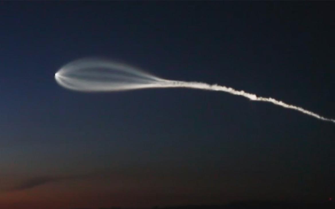 В Петербурге увидели запущенную Минобороны ракету со спутниками. Видео