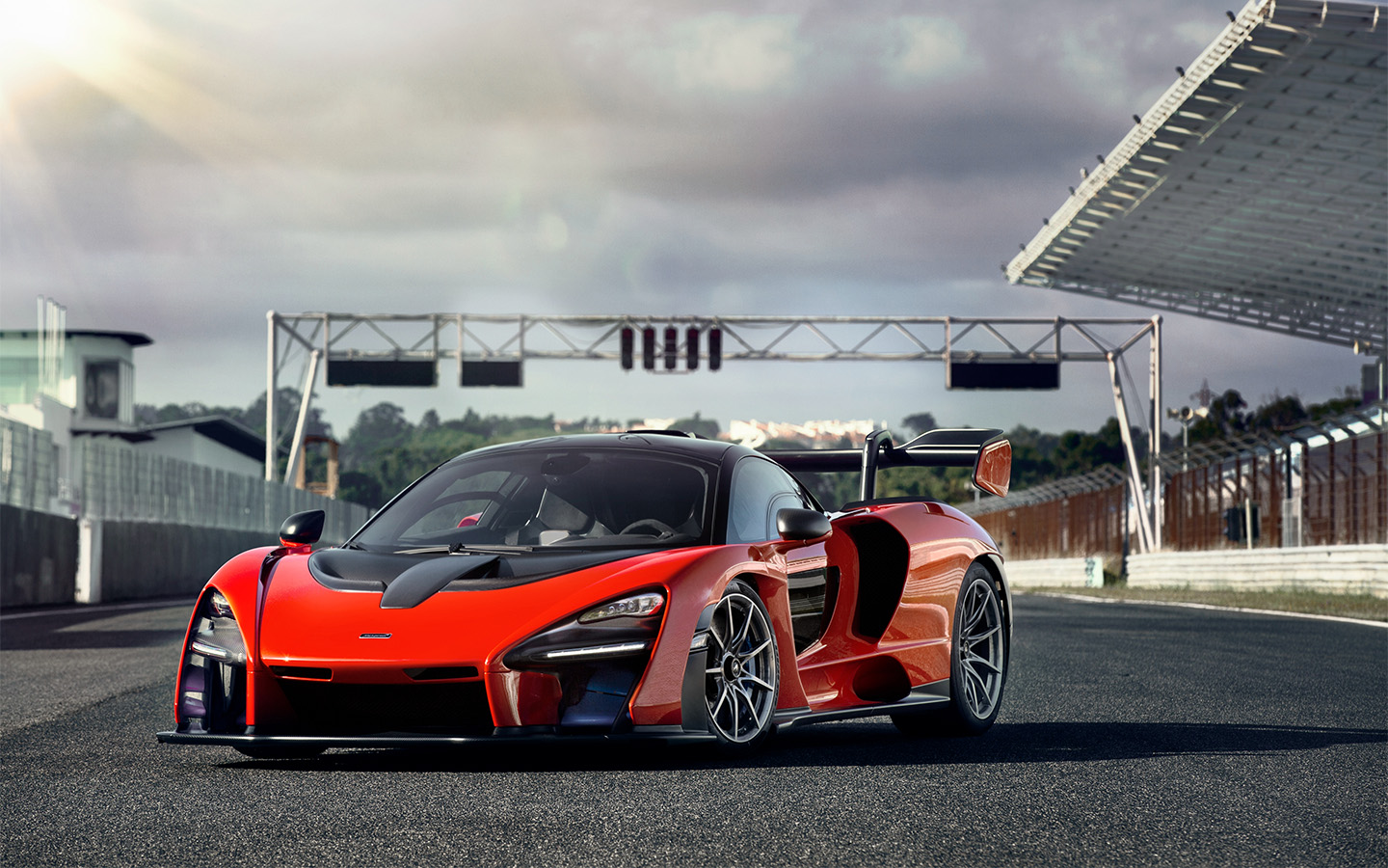 McLaren Senna назван в честь легендарного пилота Айртона Сенны