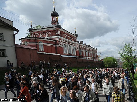 На "смертельную прогулку" с писателями отправились десятки тысяч москвичей 