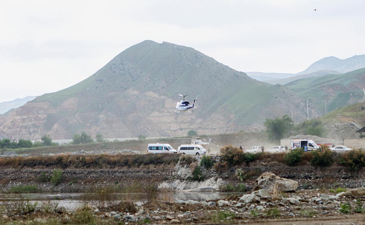 Вертолет с президентом Ирана Эбрахимом Раиси взлетает недалеко от ирано-азербайджанской границы