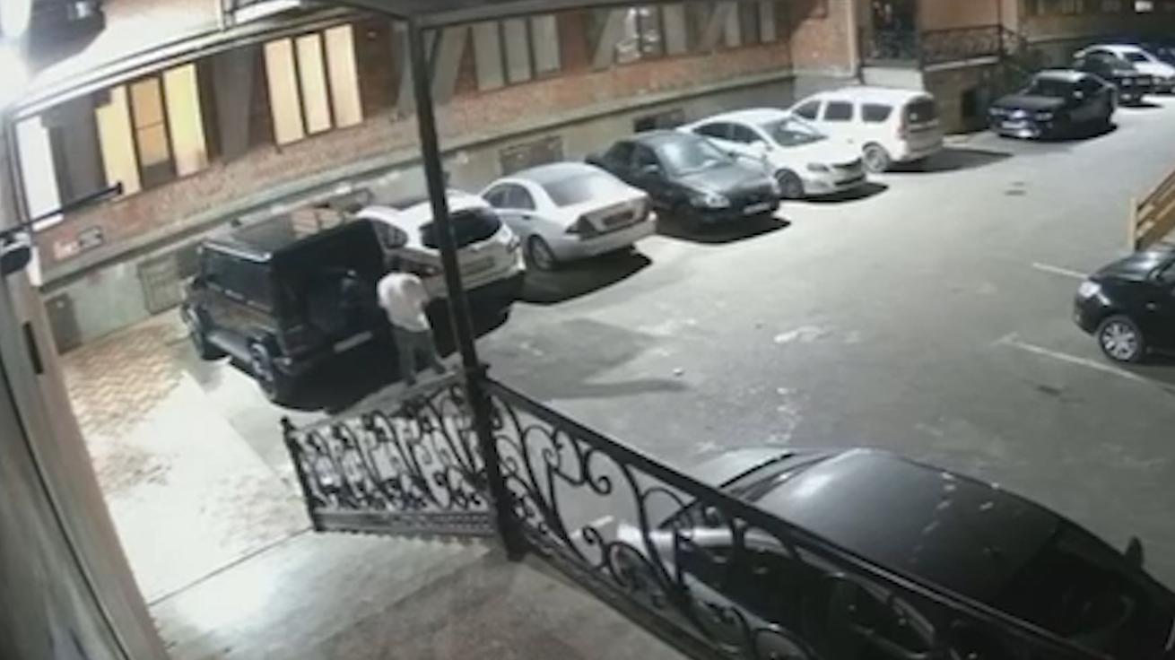 Бойцу ММА Хизриеву серьезно повредили руку в результате нападения