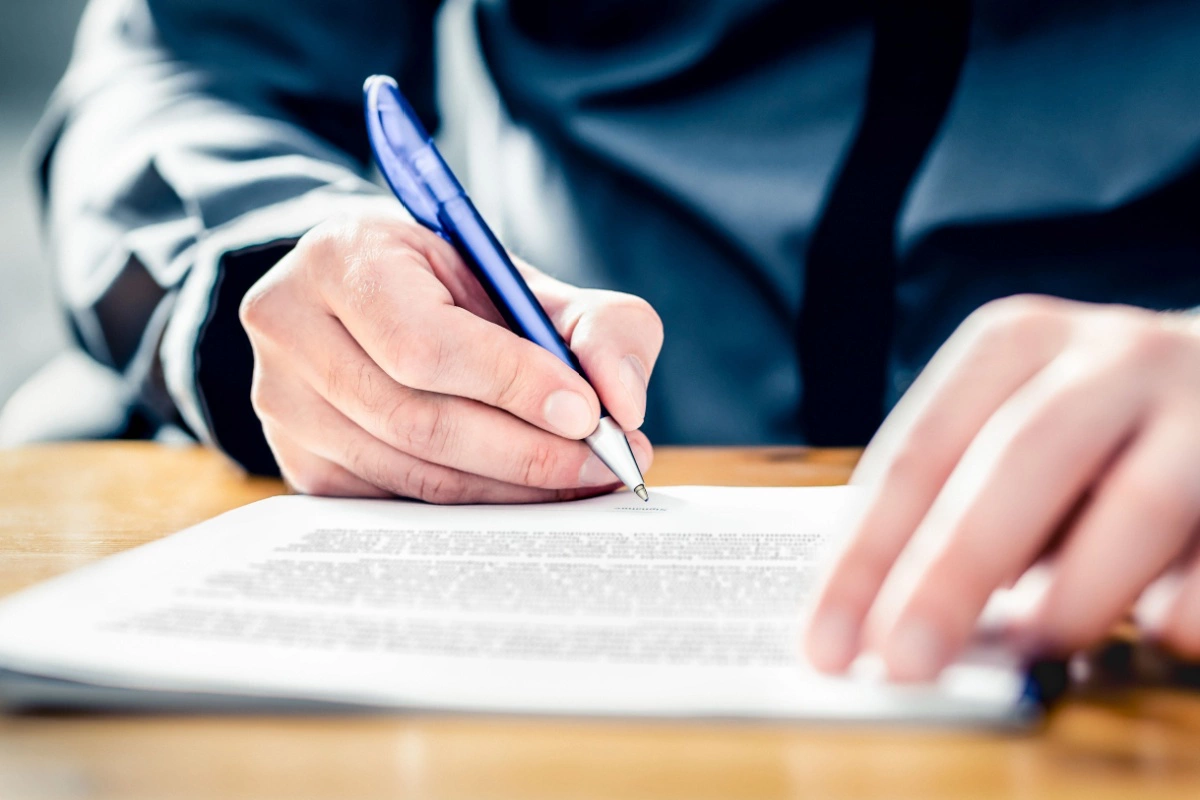 В должностной инструкции указаны обязанности, ответственность и права сотрудника