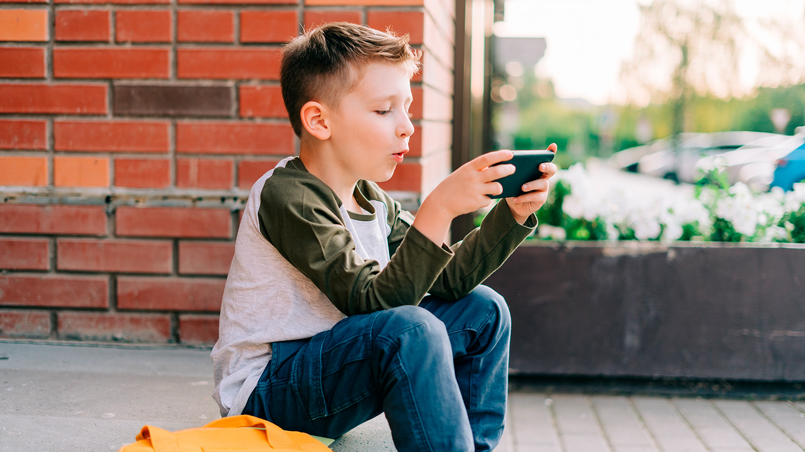 В Минпросвещения выступили против гаджетов для детей до 16 лет