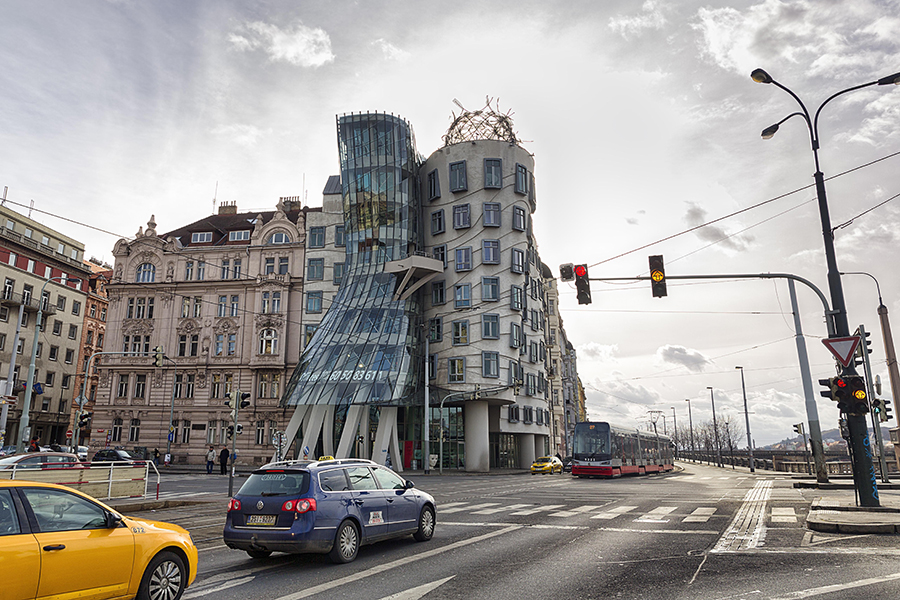 Танцующий дом в Праге